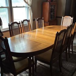 Thomasville 6 or 8 Seater Table With Chairs 