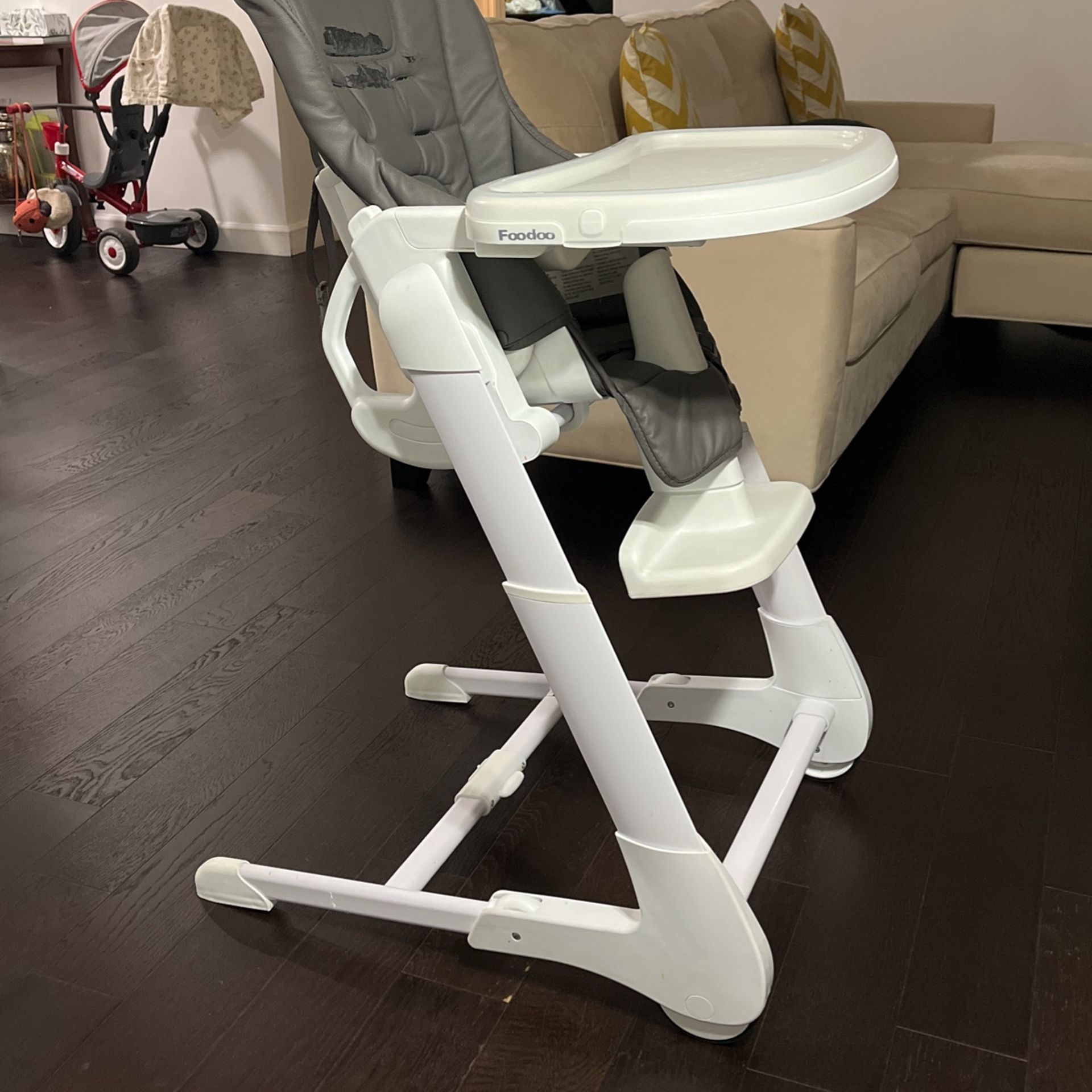 Joovy Foodoo High Chair, Newborn-Ready Reclinable Seat, Adjustable Footrest, 8 Height Positions, Grey