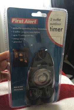 Outlet outdoor timer for holiday decorations