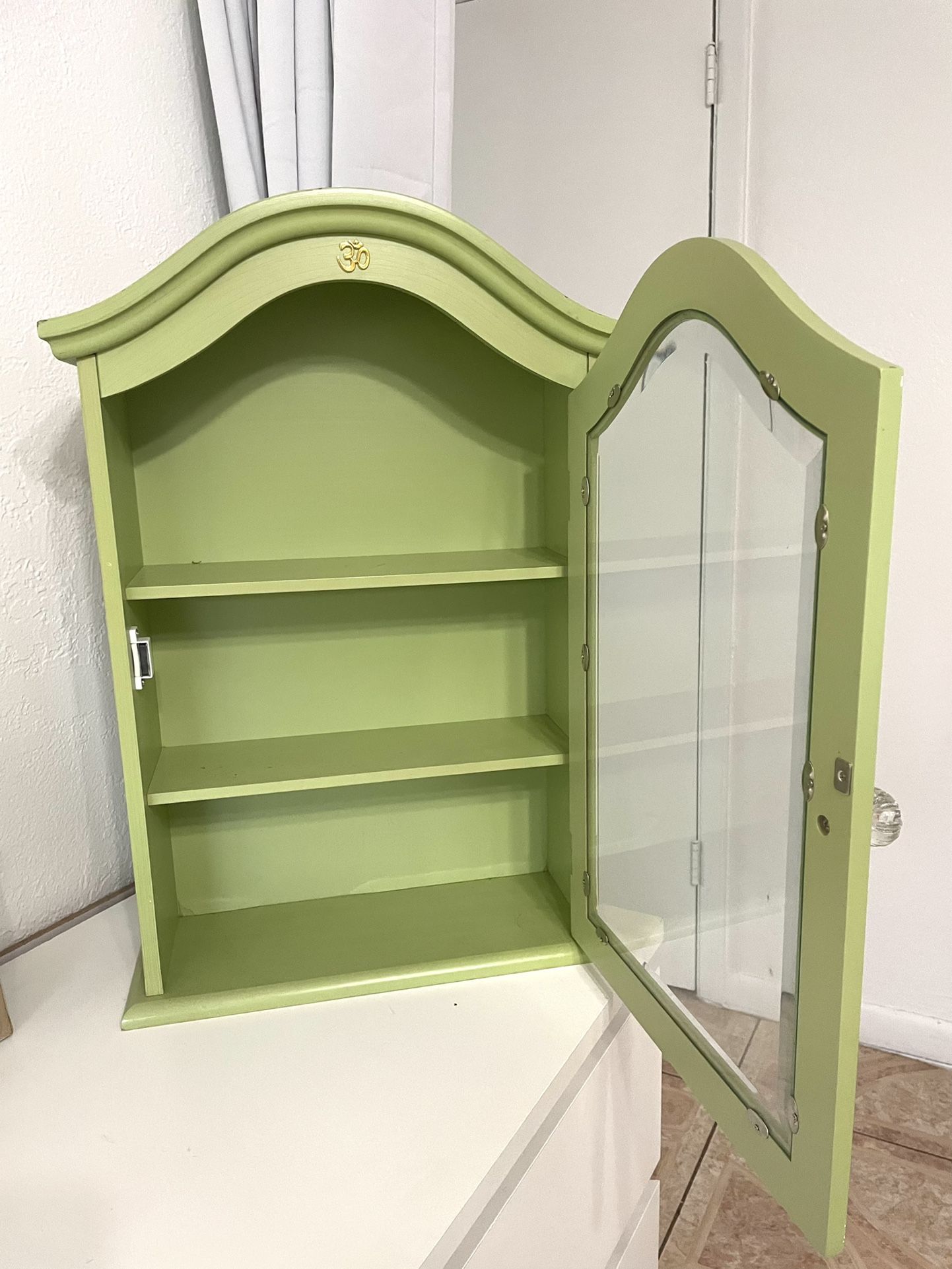 Curio cabinet small - Green 14.5” x  23.5”