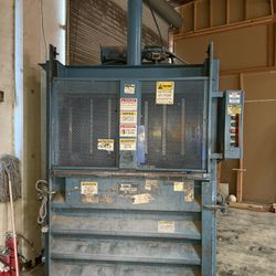 HEAVY-DUTY VERTICAL CARDBOARD BALER