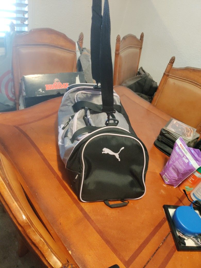 PUMA EVERCAT DUFFLE BAG- SEE PICS PICK ⛏️ UP ONLY