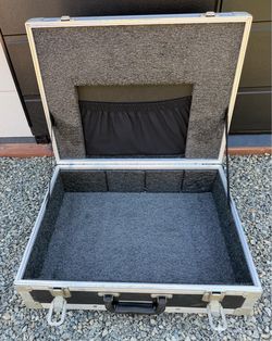Heavy-Duty Induspac Flight Rivited Road Case (24.5" x 16" x 6") - Traditional ATA flight case