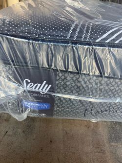 Twin size mattress Sealy Posturepedic pillow top
