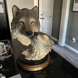 Wolf Statue 