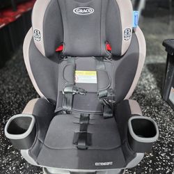 Graco Extended2Fit Car Seat With Base