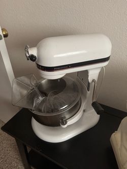 Like new/ Kitchen Aid Mixer