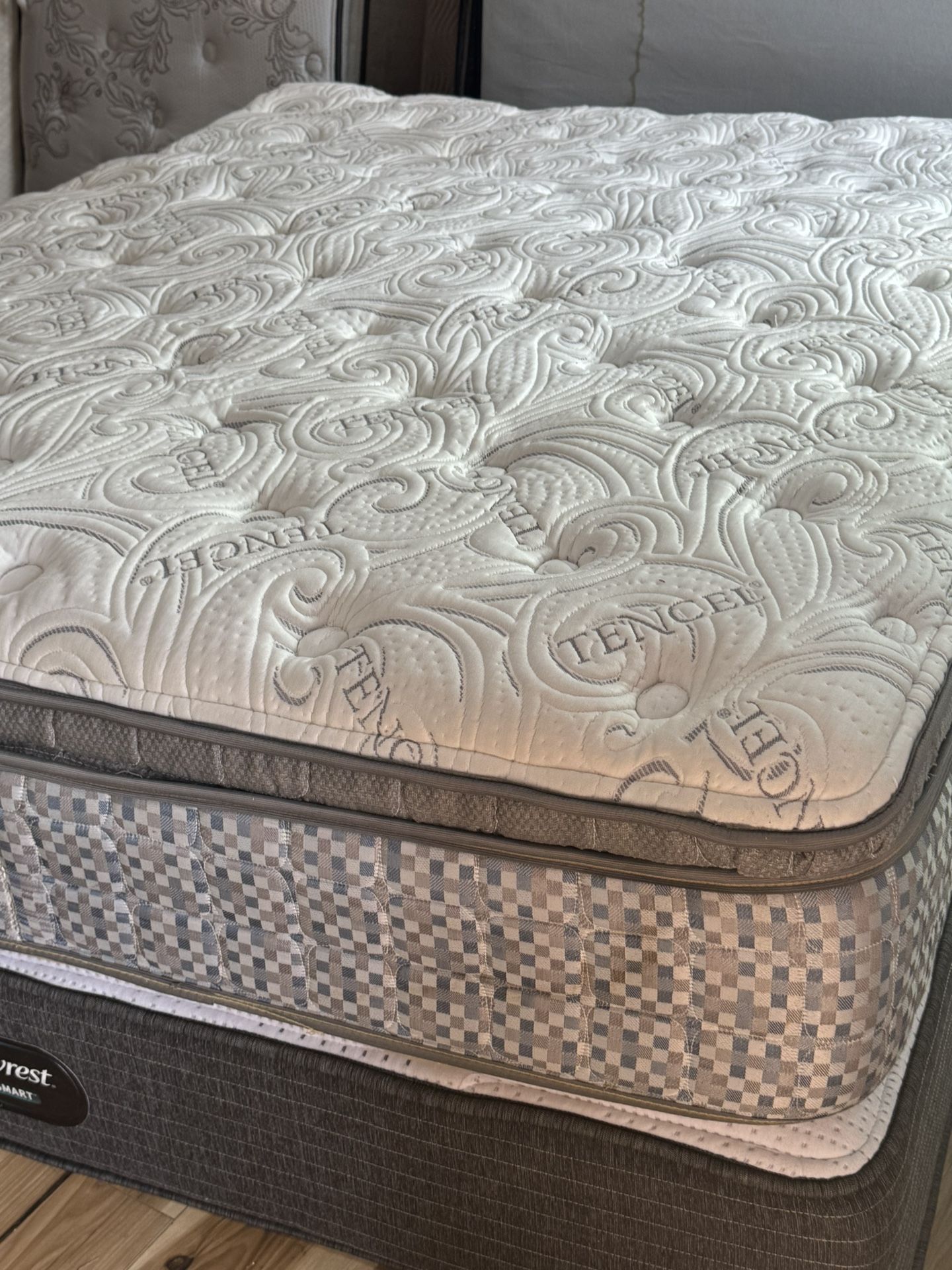 USED QUEEN SIZE PILLOWTOP MATTRESS WITH BOX SPRINGS DELIVERY