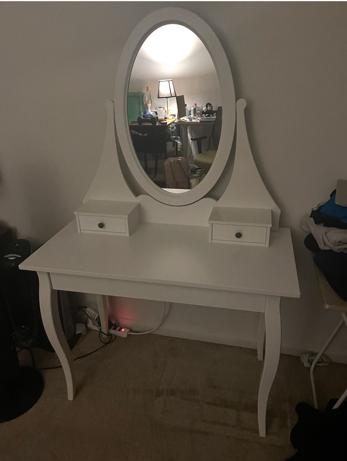 Makeup vanity