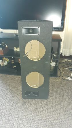Beautiful bass box with 2 tweeters included 7 inch diameter for speakers only 15$