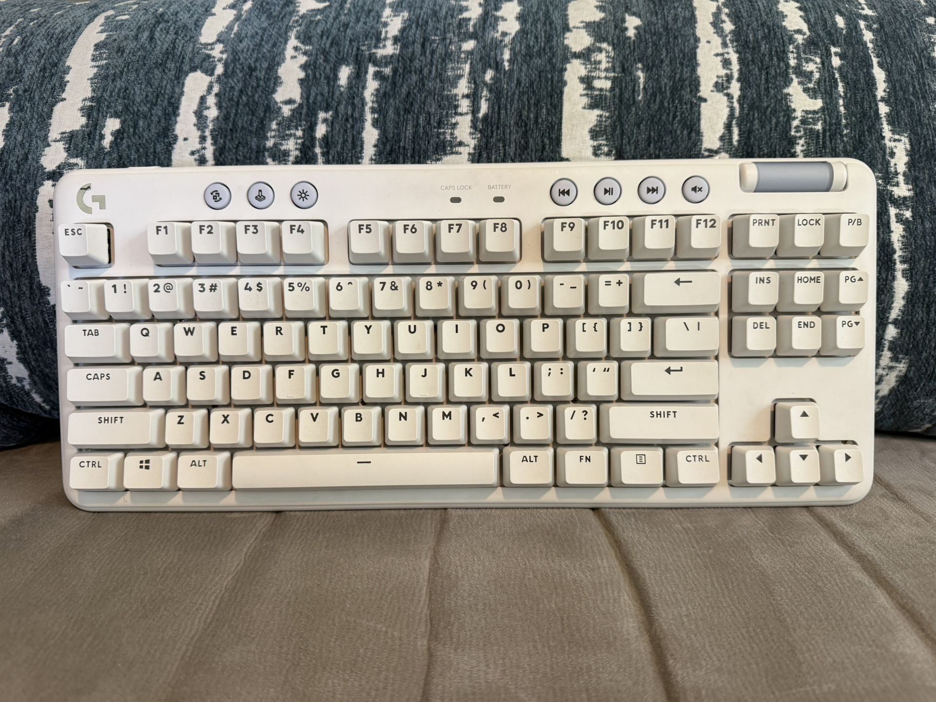 G715 Wireless Gaming Keyboard