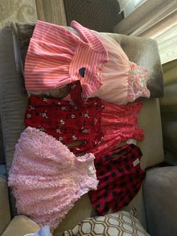 Babygirl clothes (some new, the rest used once)