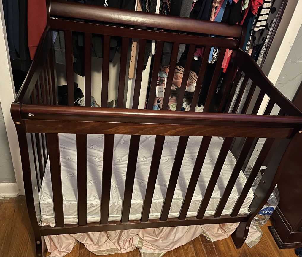 Baby Bed/crib With New Mattress