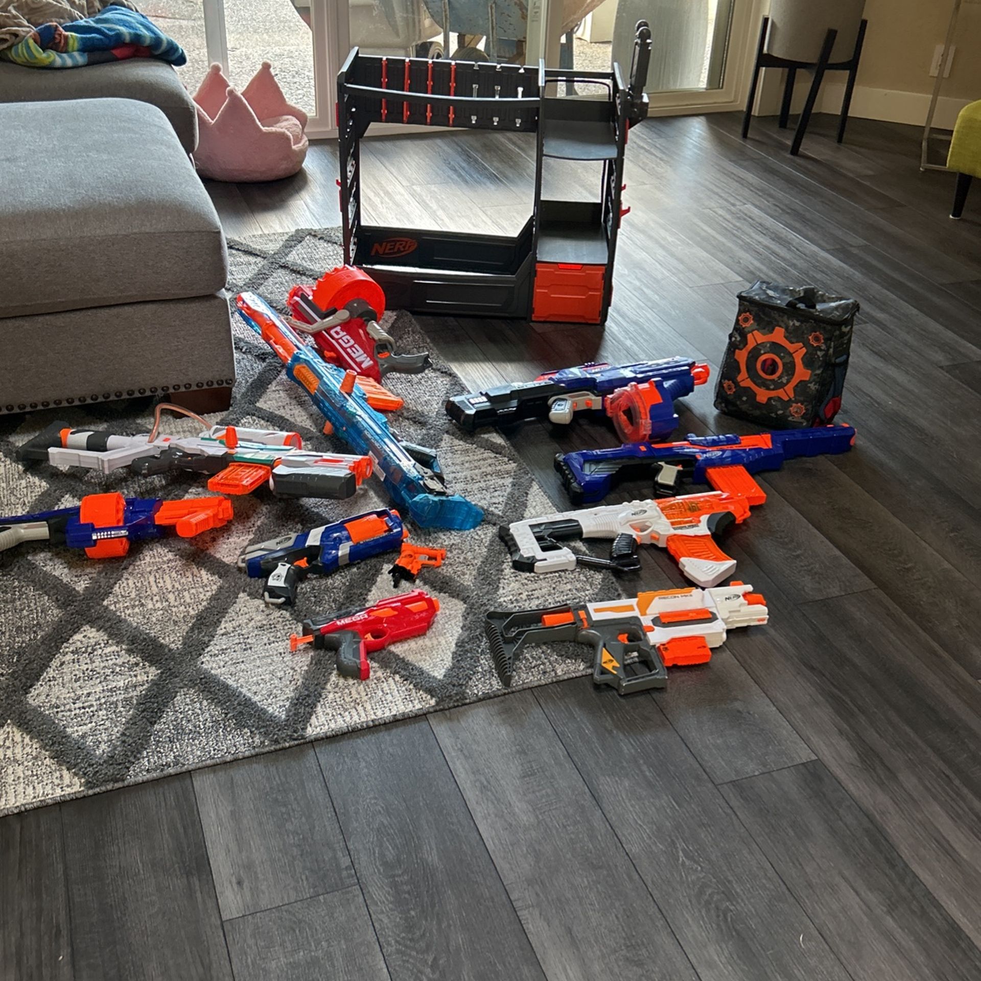 Nerf Guns With Shelf