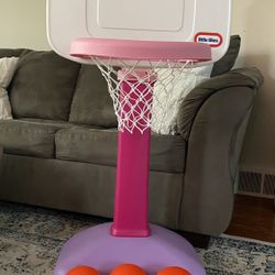 LITTLE TIKES BASKETBALL SET, PINK , 3 BALLS, 6 ADJUSTABLE HEIGHTS FROM 2.5 TO 4 FEET