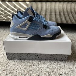 Jordan 4 “University Blue” Size 11