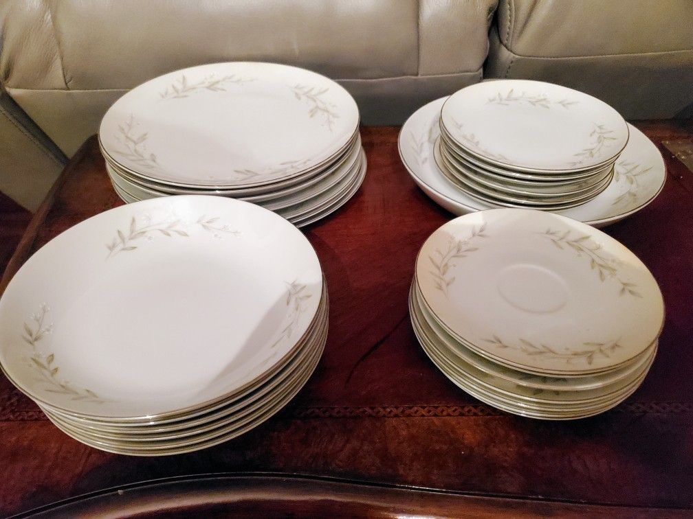 SAINT REGIS FINE CHINA 101 PIECES