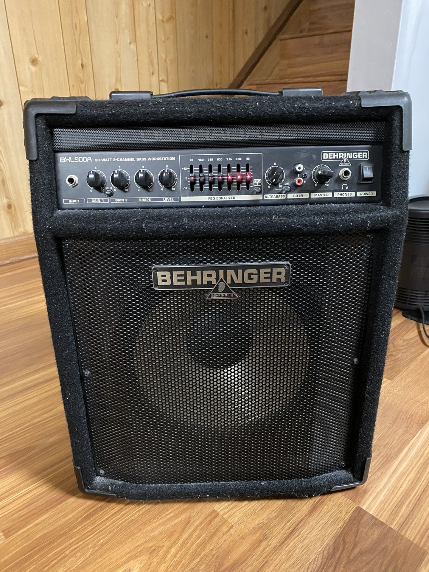 Bass Guitar Amp - Behringer Ultrabass BXL900A