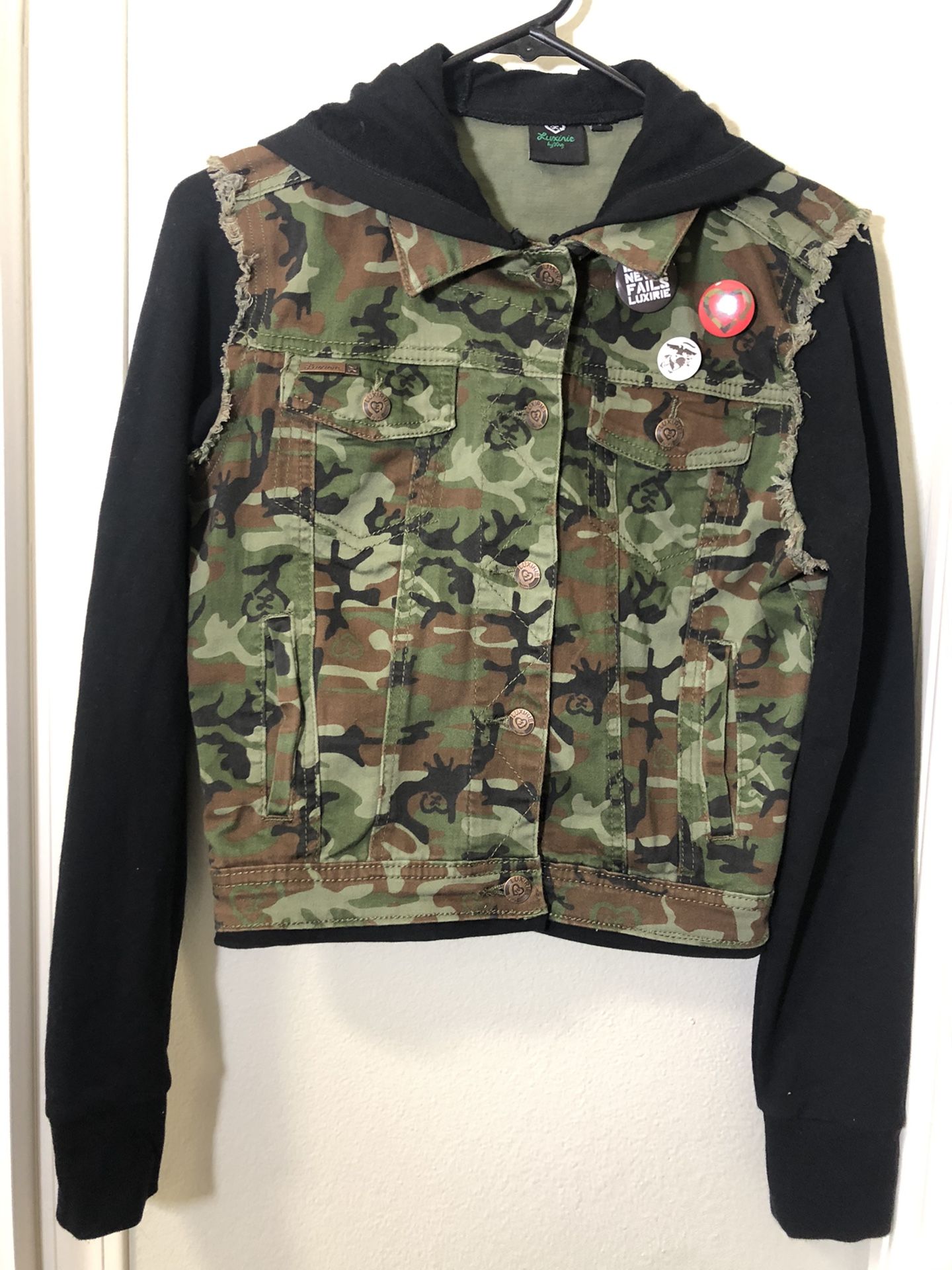 Luxirie by LRG Womens Camo Jacket Medium