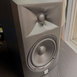 JBL LSR305 5" Active Powered Studio Monitor