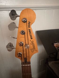 Bass guitar