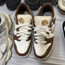 Brown dunks size 7.5