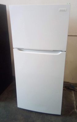 Frigidaire Top Mount White Refrigerator