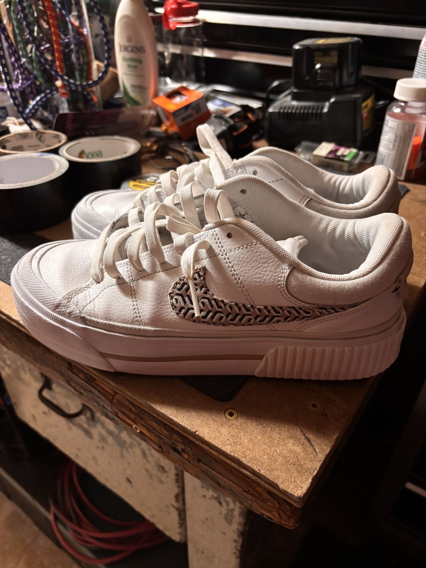 Women’s Nikes 8 