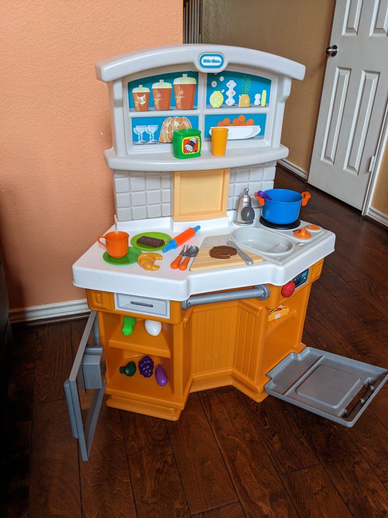 Toys. Play Kitchen With Accessories 