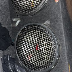 Two 12’s kickers With Amp 800 W