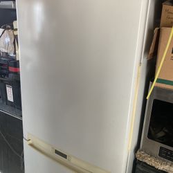 Samsung Bottom Freezer Fridge 
