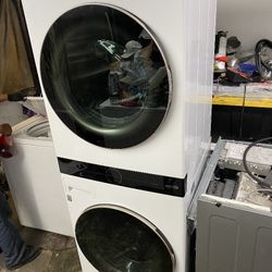 LG ThinQ Wash Tower Front Load High Efficiency 27 in Like New Condition