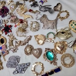 Brooch Lot