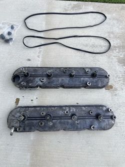 2011 Chevy Silverado with update oil breather Valve Covers Pair with Gaskets