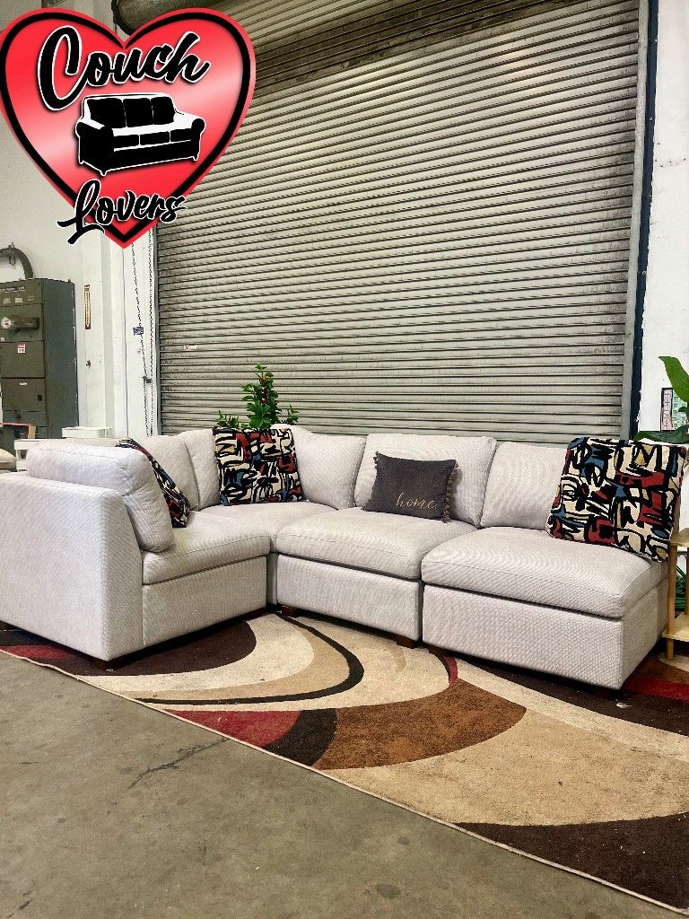 Multi piece Reclining Couch- Free Delivery‼️