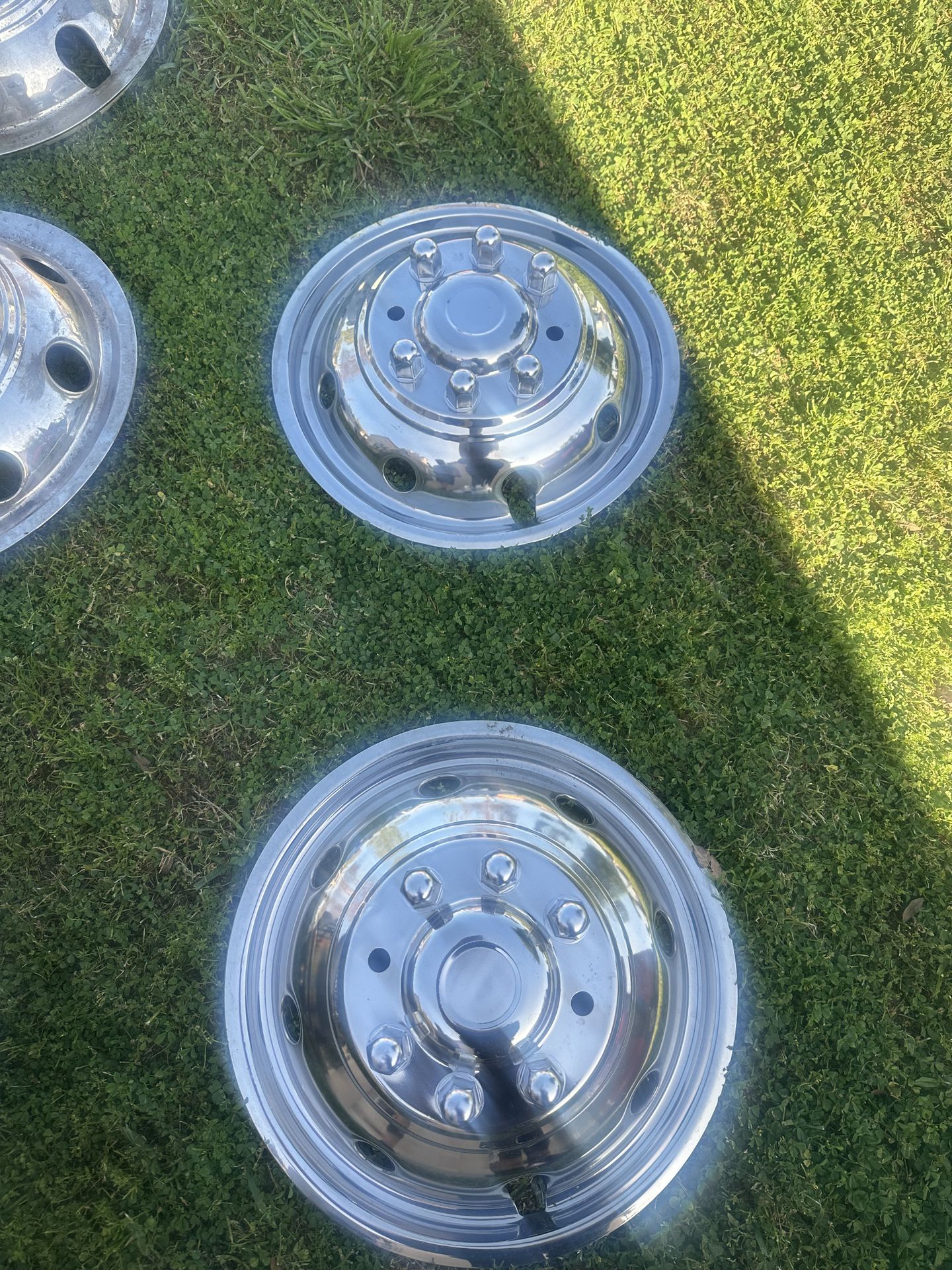 Hubcaps for trucks
