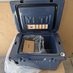 Yeti Tundra 35 Navy blue 