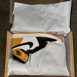 Air Jordan 1 Retro “Yellow Toes”