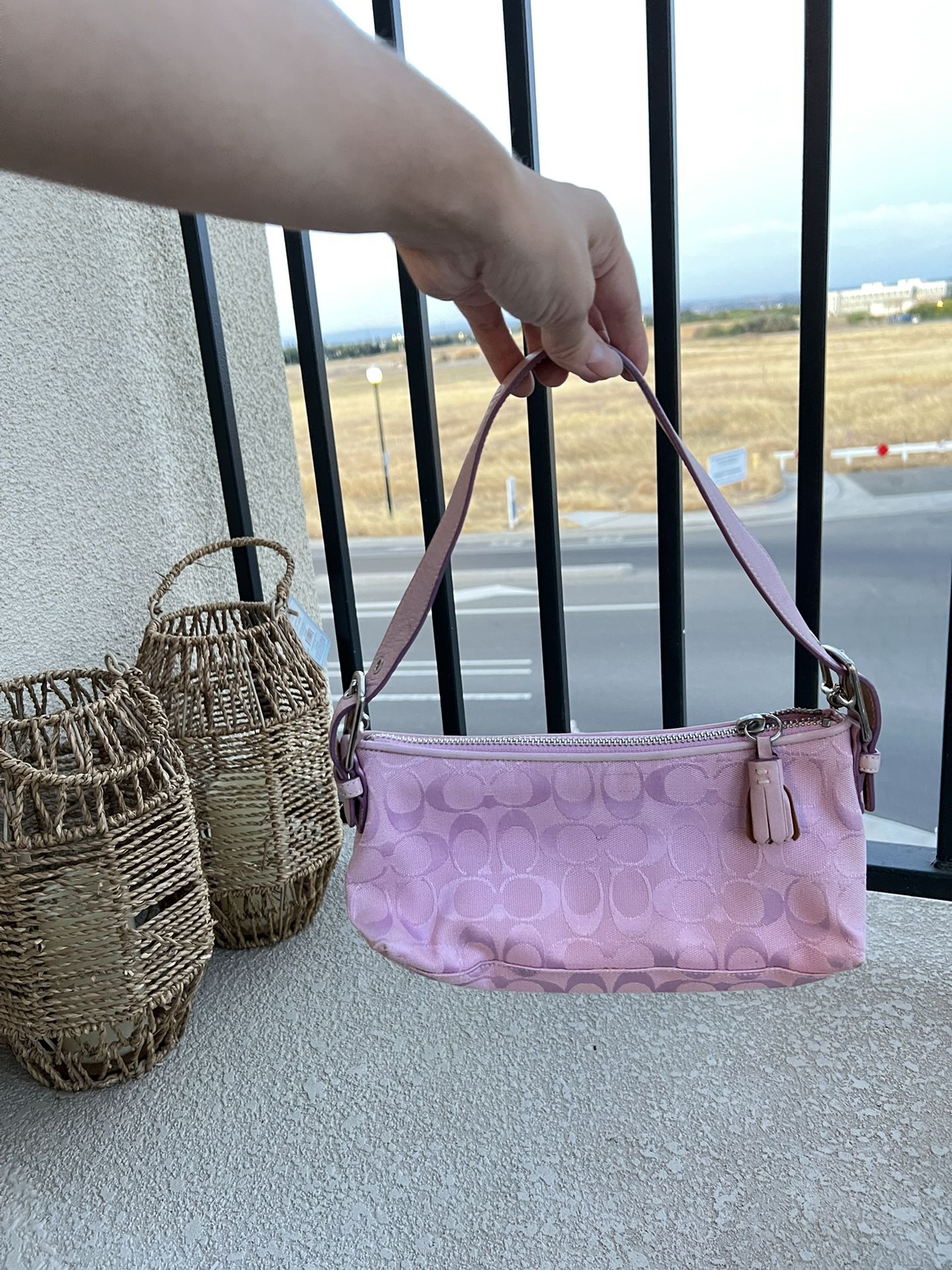 Vintage Hobo Pink Coach Bag for Sale in Sunnyvale, CA - OfferUp