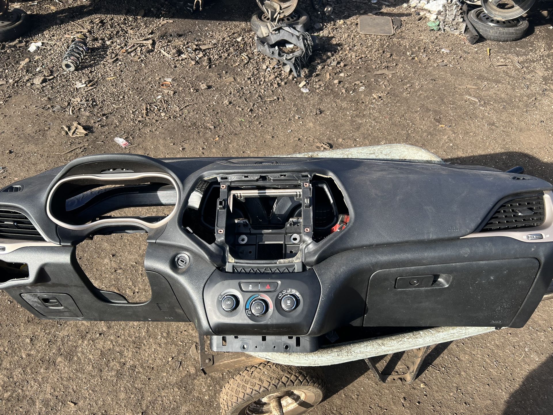 14 To 17 Jeep Cherokee Parts (Dashboard Complete)