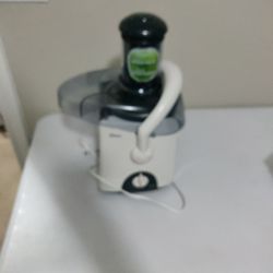 Oster Juice Extractor Model 3167 With Manual Minor scratches from normal use