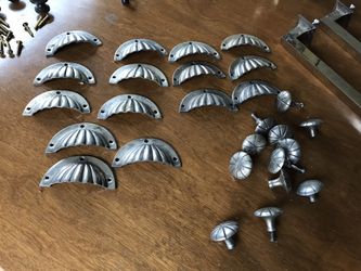 Hardware: 12 silver knobs and 15 silver pulls