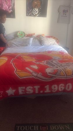 Queen Size Mattress & Platform Bed – Great Condition | Clean & Ready for Pickup