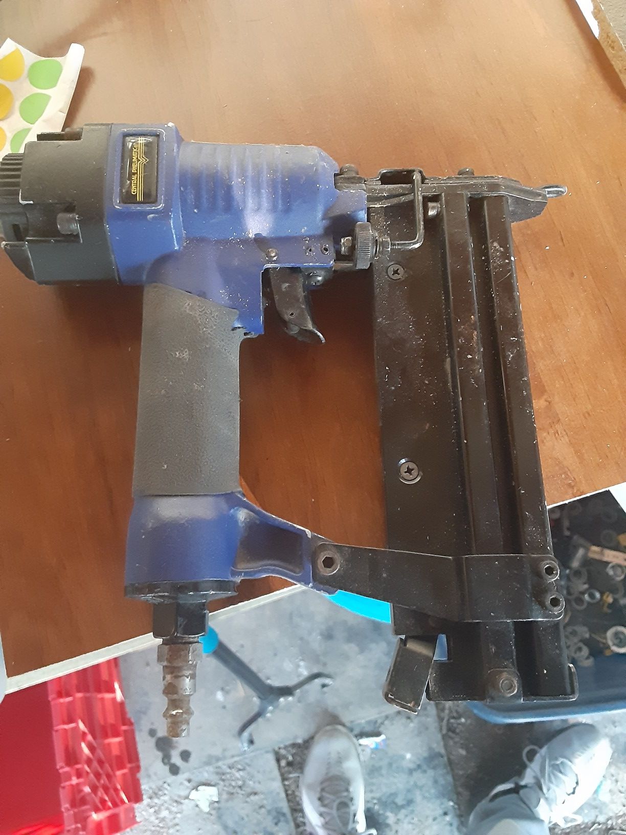 CENTRAL PNEUMATIC AIR NAILER/STAPLER #97524