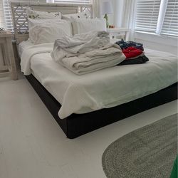 Queen size bed flat frame from Casper