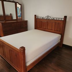 Dresser & Queen Bed Set w/ Mirror & Metalwork