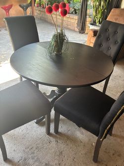 Comedor. Negro. 4 sillas