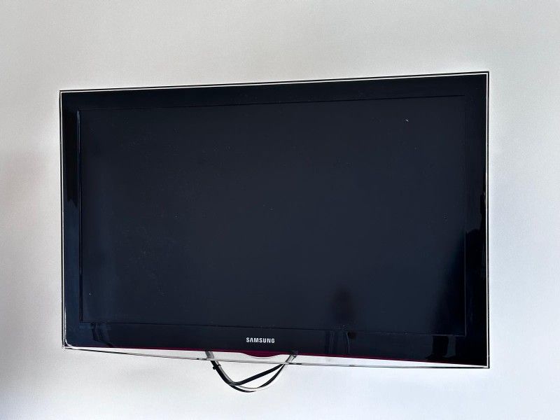 Samsung - 40" Class / 1080p / 60Hz / LCD HDTV
Model: LN40B550K1FXZA