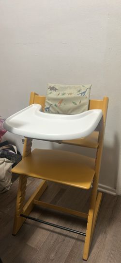 Stokke Tripp Trapp High Chair with Tray and Cushion