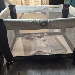 Graco PACK AND PLAY INFANT CRIB PLAYPEN WHITE AND BLUE